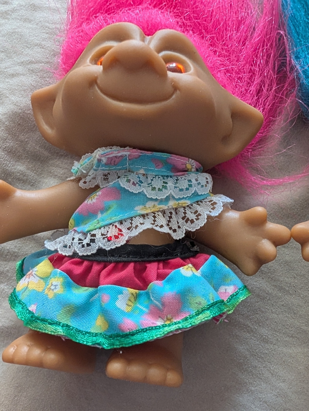Vintage 1990s Ace Novelty Troll Doll Twin Set Pink & Blue Hair Matching Outfits - Picture 3 of 10